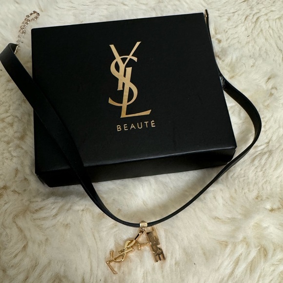 Ladies neck chocker - Picture 3 of 5